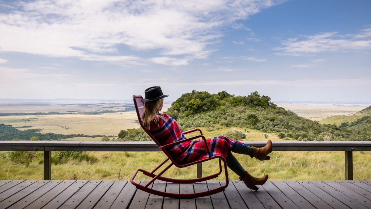Angama-Mara-relaxation Woman relaxing on a rocking chair on her viewing deck