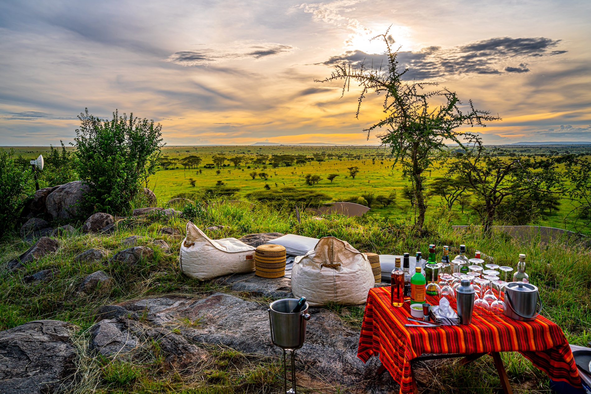 lemala-kuria-hills-lodge-sundowner-landscape-view-01 Sip a sundowner while admiring the view from the hill top