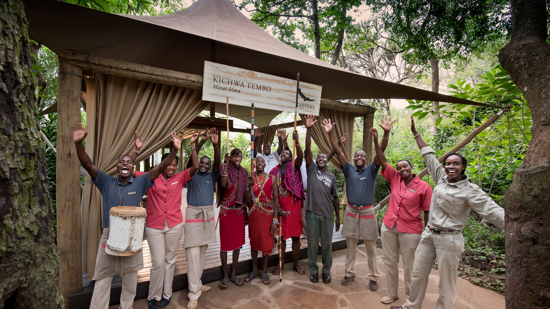 kichwa-arrival-croppped Staff at Kichwa waving at the camp's entrance