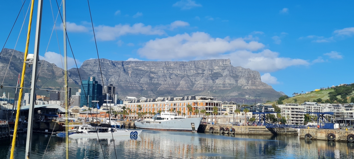4 Cape Town V_A waterfront V&A Waterfront with Table Mountain in the background