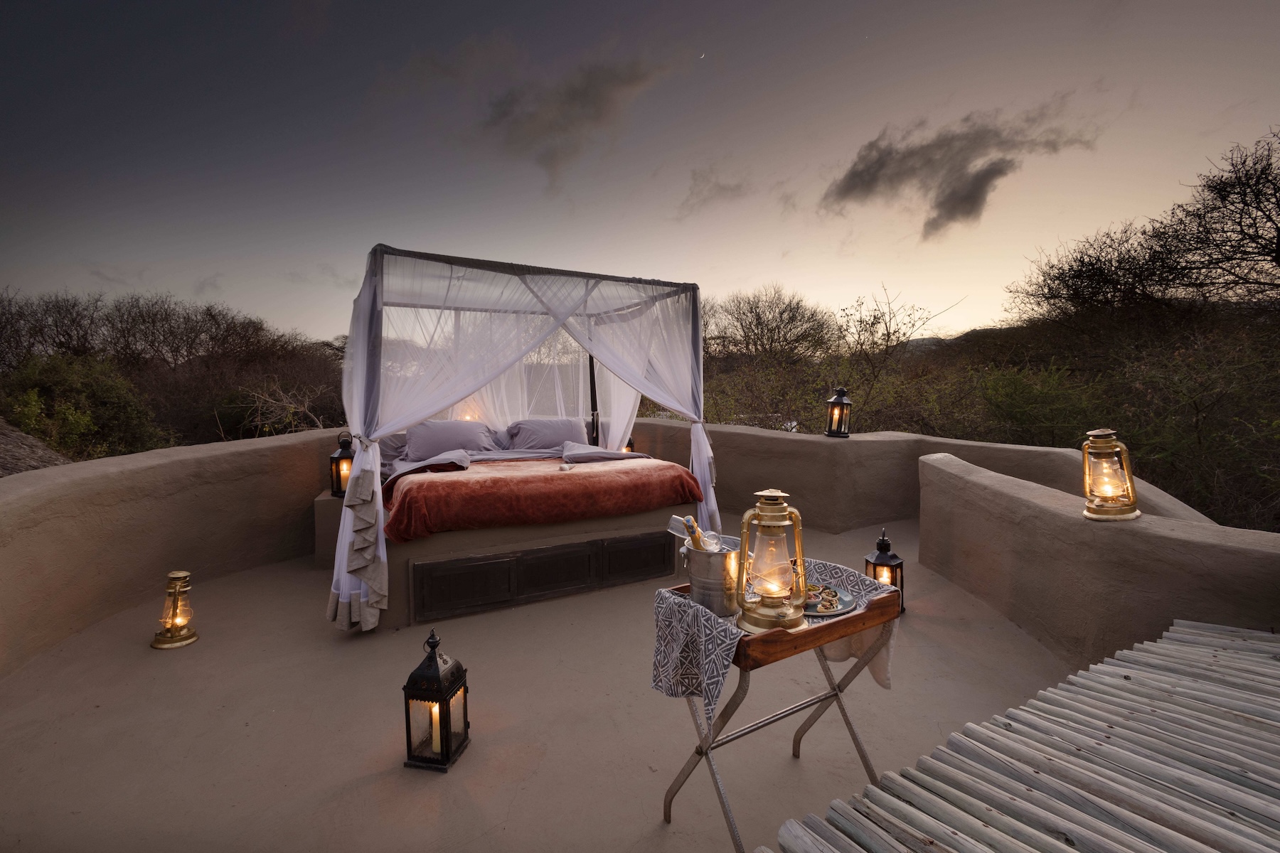 ol-donyo-lodge-exterior-rooftop-bed-01 Sleep out under the stars
